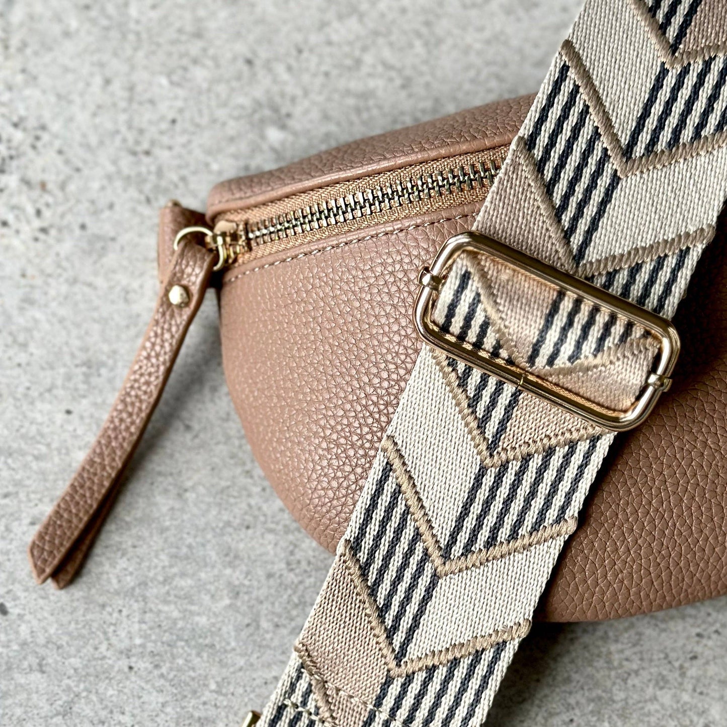 Sangle de sac a main a chevron gris et beige