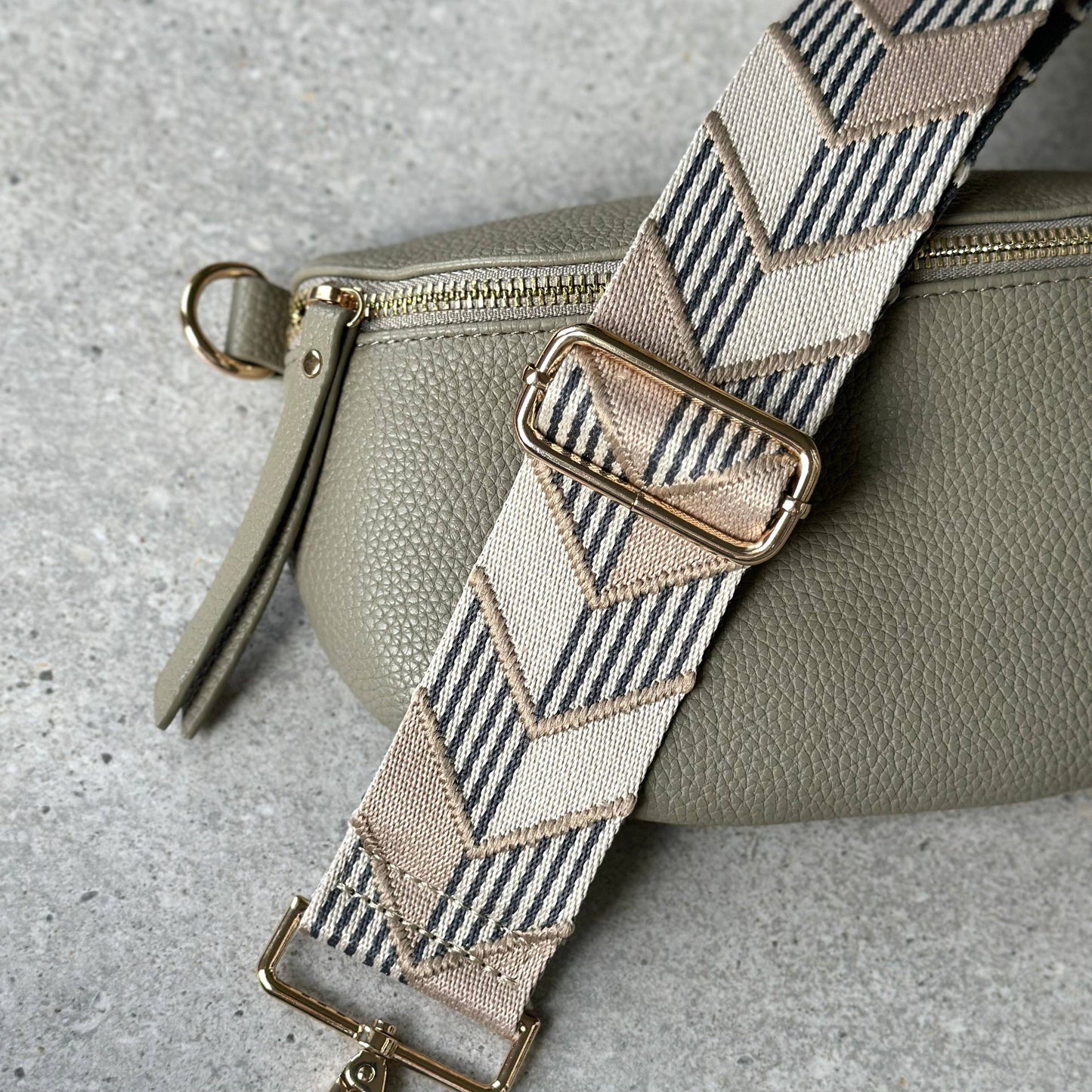 Sangle de sac a main a chevron gris et beige