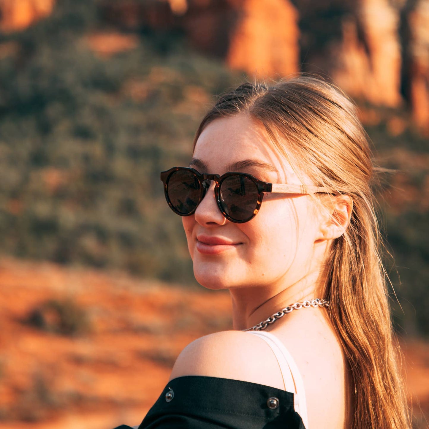Lunettes de soleil Walnut Panto Monture Tortoise Lentilles polarisées noires