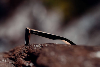 Lunettes de soleil en érable noir canadien avec verres polarisés noirs