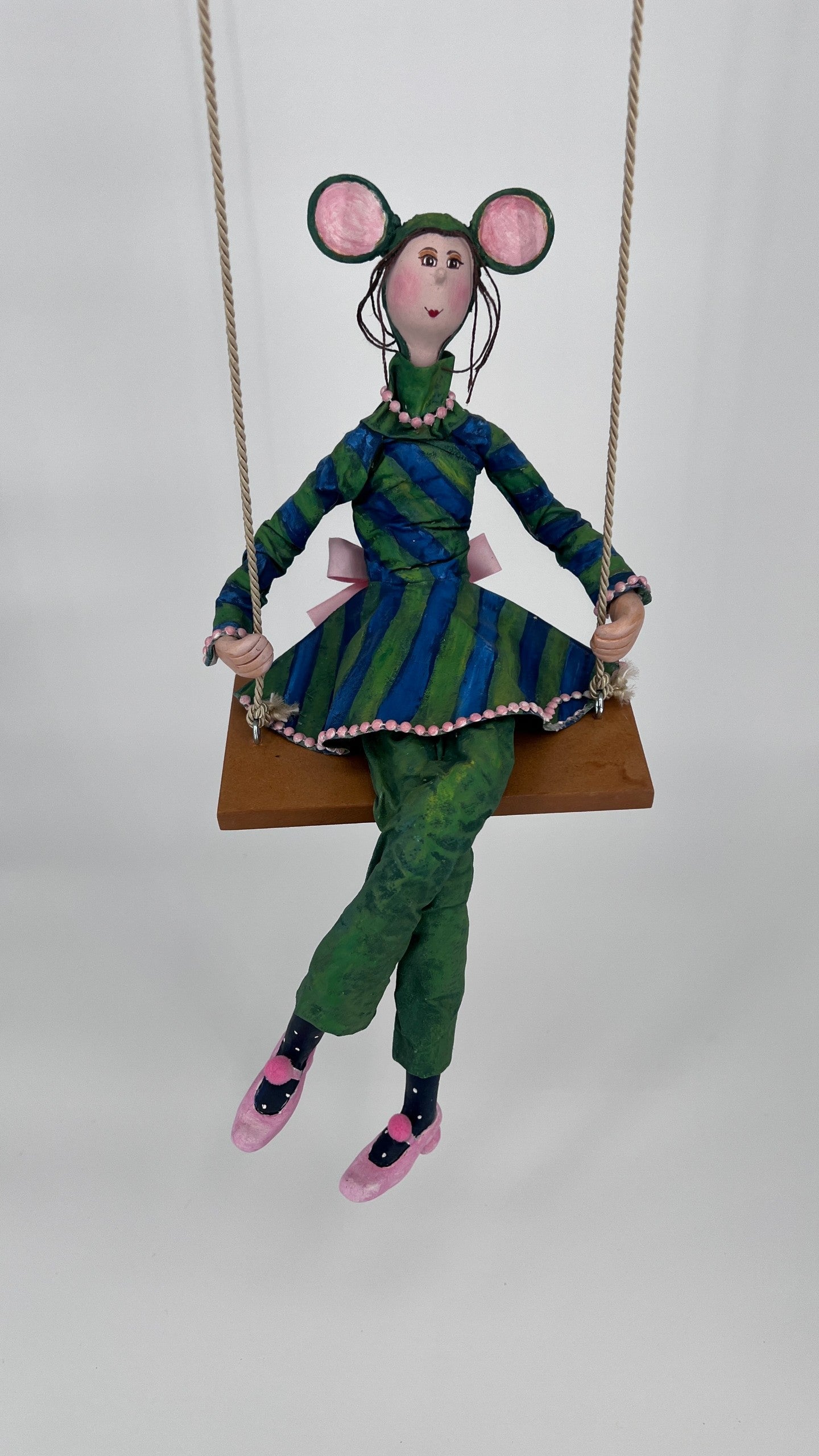 LA SOURIS VERTE (sur balançoire)