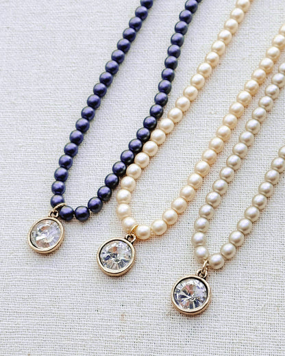 Collier Pendentif en Perles Colorées et Strass à Lustre Mat: Gris Foncé